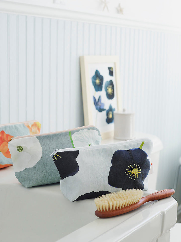 Makeup Bag: White Poppies on Grey - Exquisite Beauty