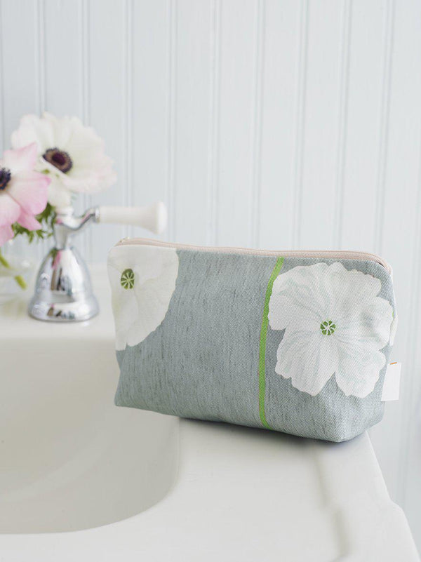 Makeup Bag: White Poppies on Grey - Exquisite Beauty